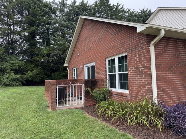 Building Photo - 102 Brandywine Dr