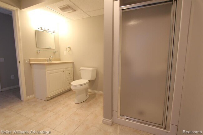 Building Photo - 18547 Clairmont Cir E