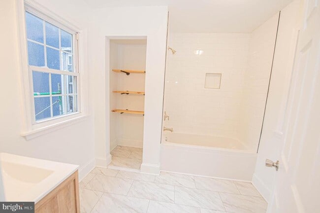 Building Photo - 308 N Division St