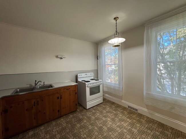 Building Photo - 215 Greenwood Ave