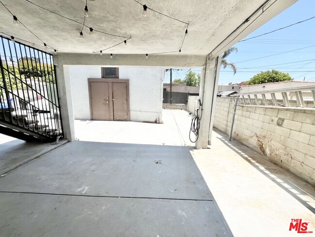 Building Photo - 1268 S Highland Ave