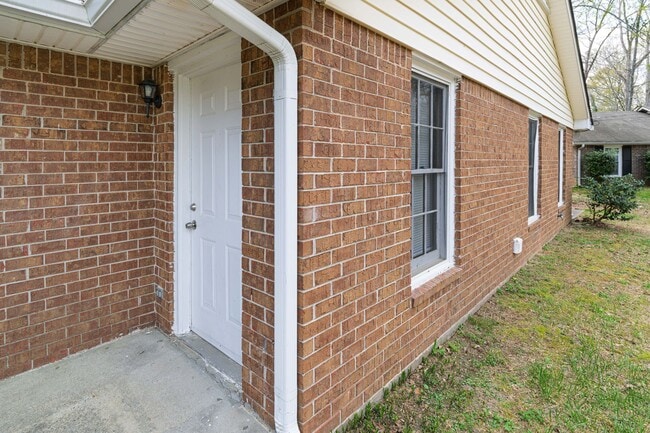 Building Photo - Magnolia Drive Duplex
