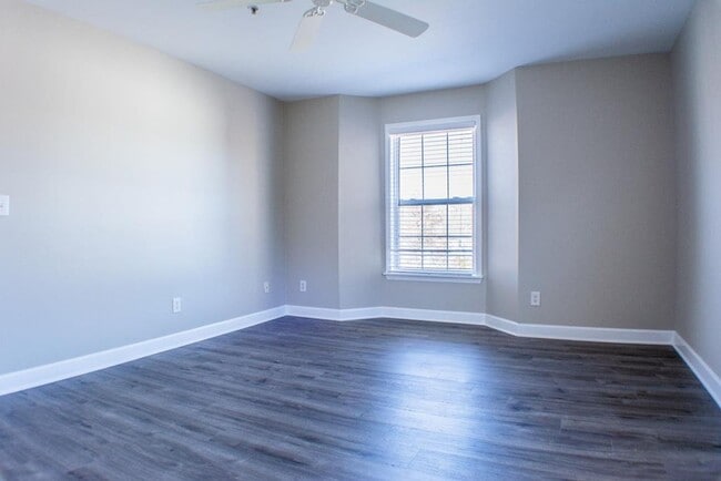 Building Photo - 334 Quietwood Dr