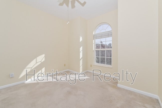 Building Photo - 2419 Glen Meadow Rd