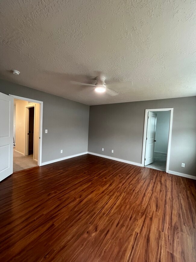 Building Photo - 4501 W Bedford Ave