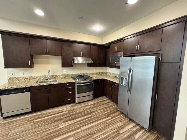 Building Photo - 1506 W Artesia Sq