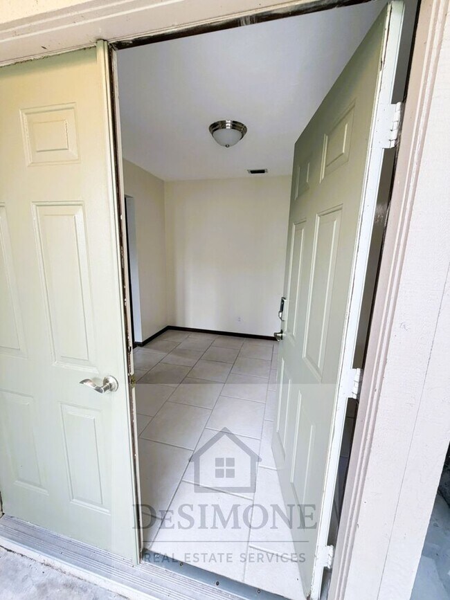 Building Photo - 4530 SW 46th St