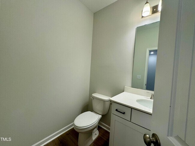 Building Photo - 209 Hickory Plns Rd