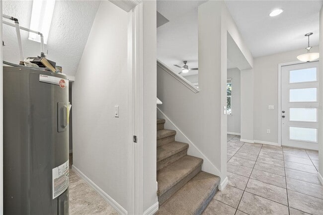 Building Photo - 8019 Glenlloyd Ave