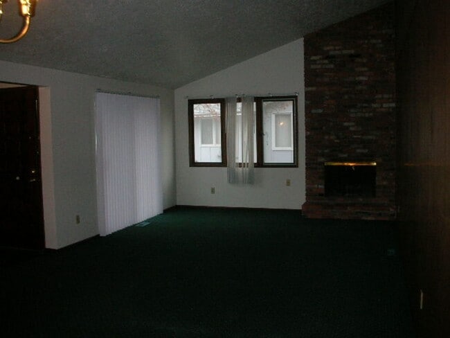 Building Photo - 543