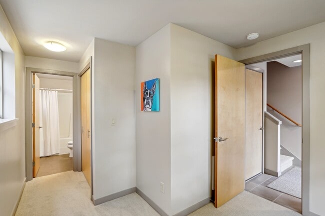 Building Photo - 923B N 85th St