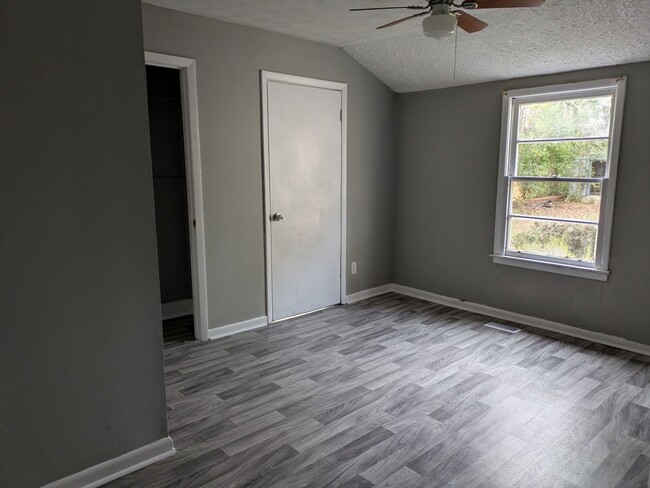 Building Photo - Newly remodeled 3 BR 1 bath home