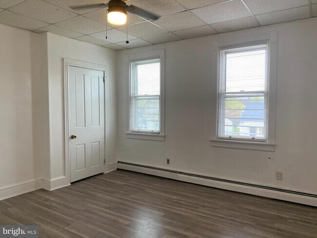 Building Photo - 822 Columbus Rd