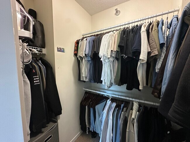 Building Photo - 400 N La Salle Dr