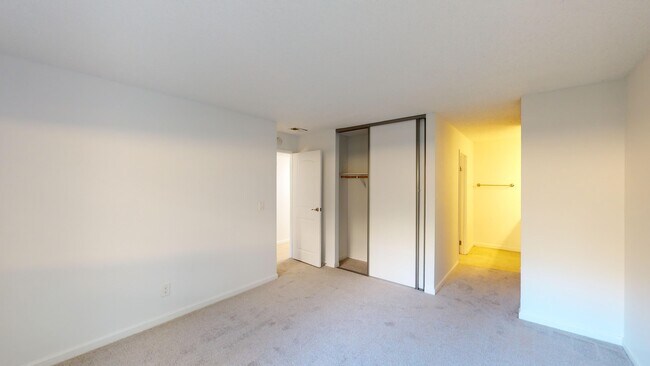 Building Photo - 33 Clay Ct