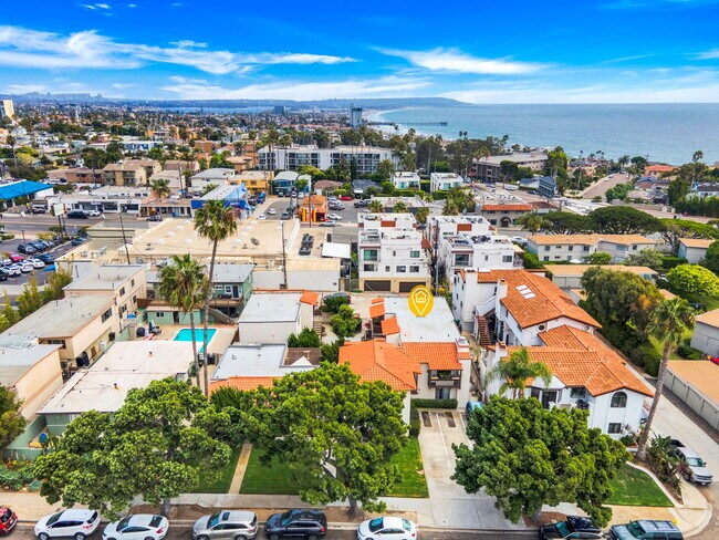 Aerial shot facing south - 709 Agate St