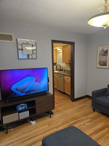 Building Photo - 2405 Sycamore St