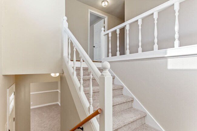 Building Photo - Updated 4-Bedroom, 2-Bath Home in RISD