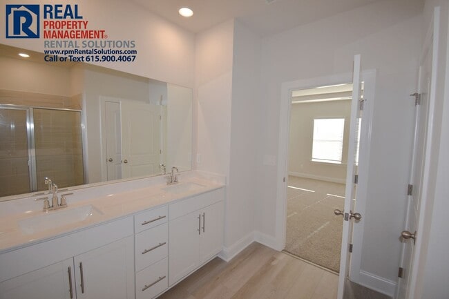 Building Photo - Beautiful 3 bedroom home in Murfreesboro! Off of Veterans Pkwy!