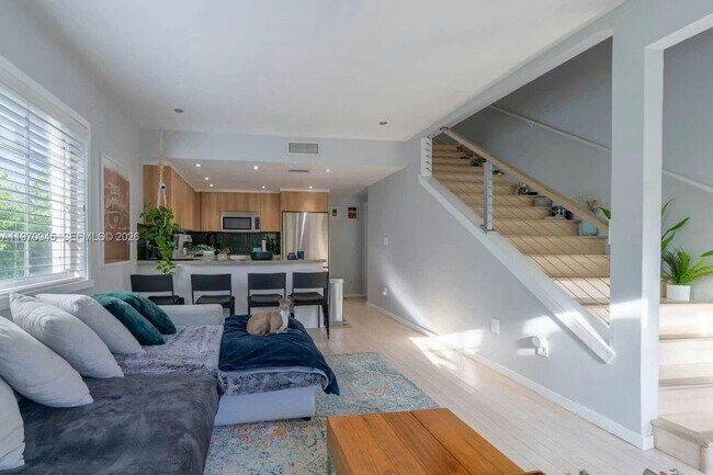 Building Photo - 1061 Michigan Ave