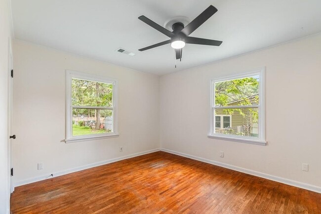 Building Photo - 301 Michael St