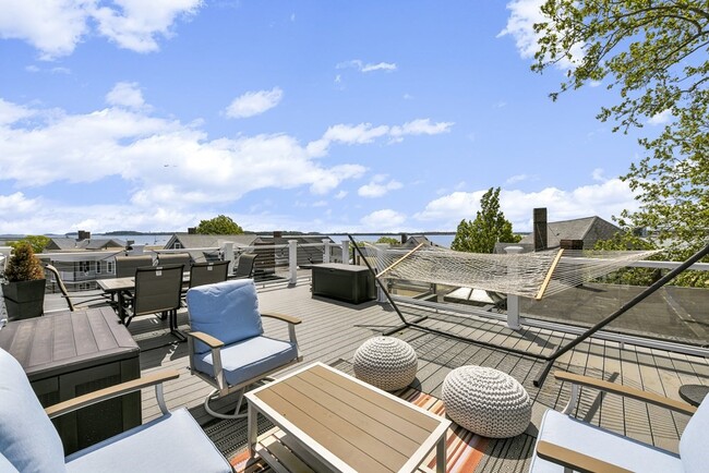 Building Photo - 224 M St