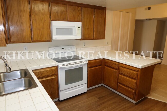 Building Photo - Pocket 3 Bedroom, 2 Bath Half-plex
