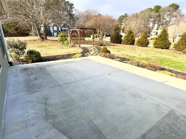 Building Photo - 705 Ridgeland Rd