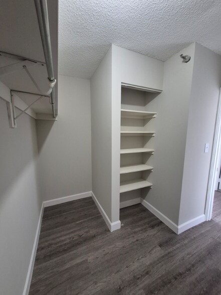 Building Photo - 5885 Forest View Rd