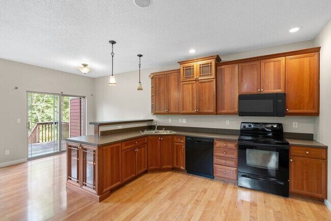 Building Photo - $2,500 | 4 Bedroom, 3.5 Bathroom Multi Flo...