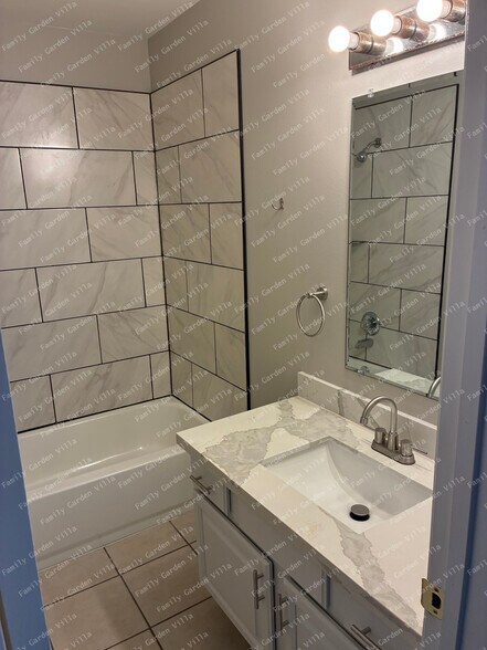 Building Photo - 338 Gloria St