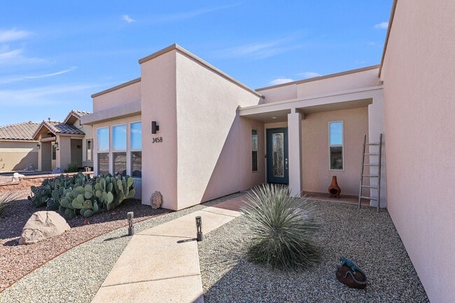 Building Photo - Beautifully Maintained 3 Bedroom Home in Mesa Village