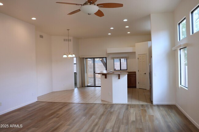 Building Photo - 984 Marchbanks Dr