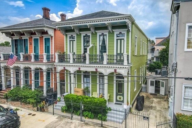 Building Photo - 1446 St Mary St