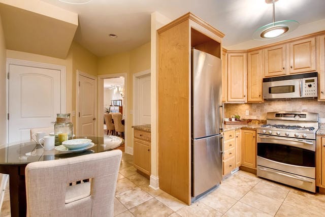 Kitchen - 1816 W Newport Ave