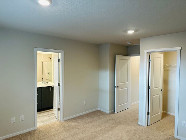 Building Photo - Beautiful Brand New 5 Bedroom Home!