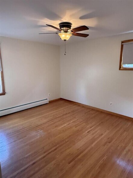 Building Photo - 421 Callodine Ave