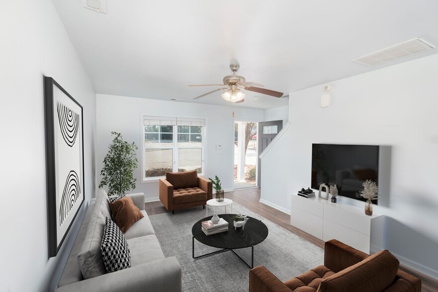 Crystal Lake Luxury Apartments 319 Idlewild Dr Fayetteville NC 28311