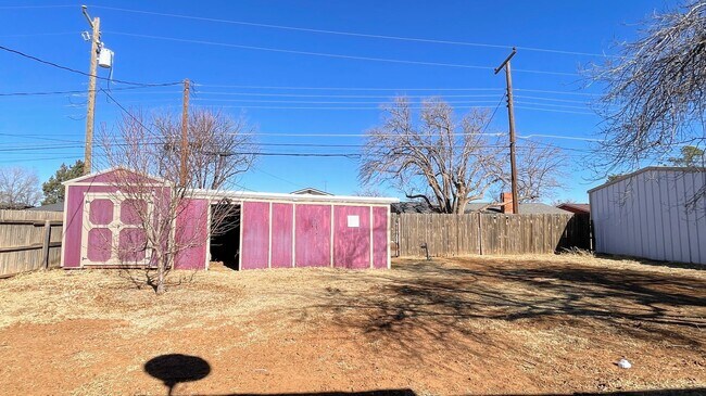 Building Photo - Cozy?Charm Meets Modern Luxury – Your Perfect Lamesa Retreat!