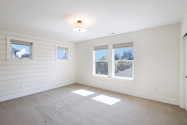 Building Photo - DESIRABLE CRESTON-KENILWORTH / CORNER LOT, LUXURY 4 BEDROOM, TWO EN-SUITES W/FULL BATHS