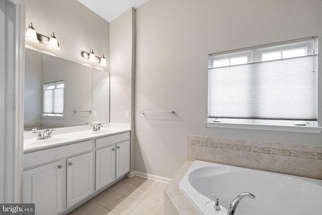 Building Photo - 253 Tall Trees Cir
