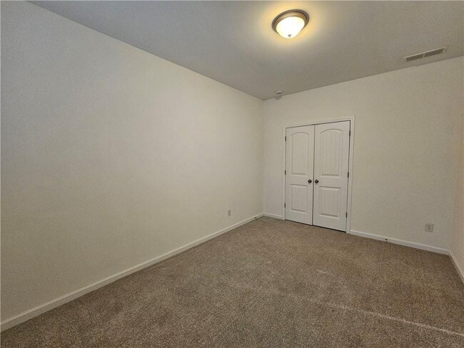 Building Photo - 650 Sunset Park Dr