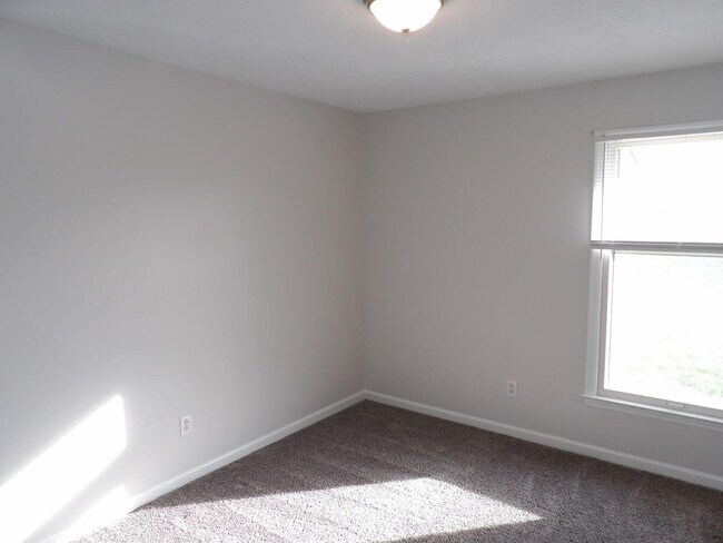 Building Photo - 114 Potomac Ct