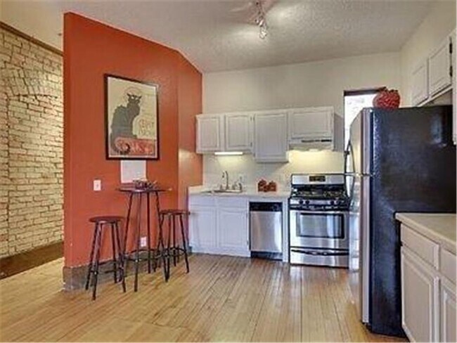 Building Photo - 605 S 9th St