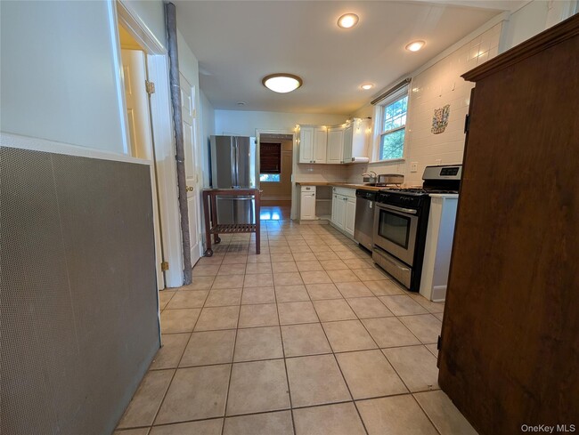 Building Photo - 56 Demarest Ave