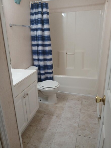 Building Photo - 448 Red River Ct