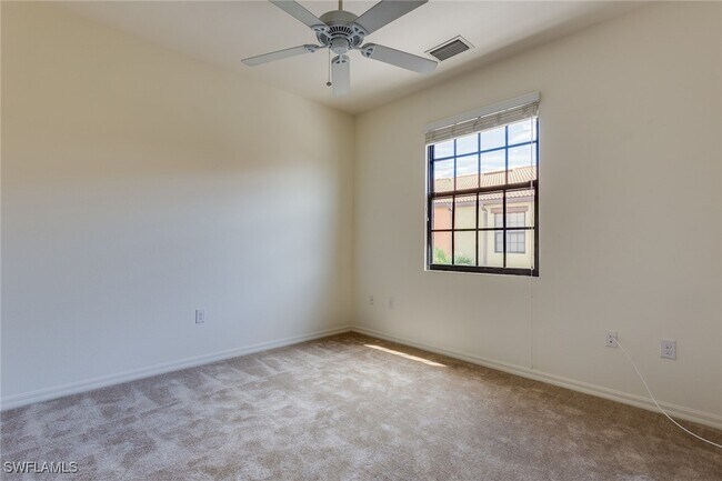 Building Photo - 9037 Alturas St