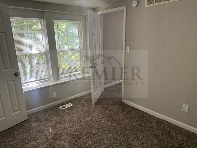 Building Photo - 2411 S Sterling Ave