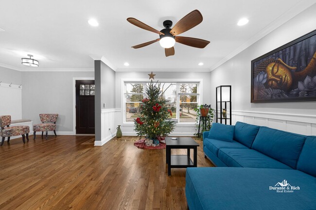 Building Photo - Stunning 4 Bedroom, 3.5 Bath Executive Rental