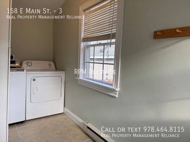 Building Photo - Charming 2 Bedroom, 1 Bath Top-Floor Unit ...